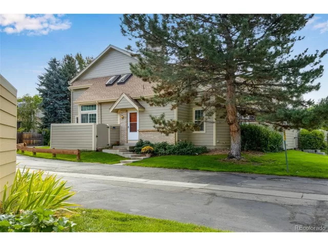 MLS: 4169271 Condo For Sale