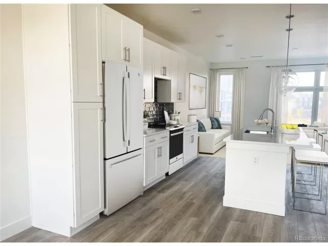 MLS: 4170985 Condo For Sale