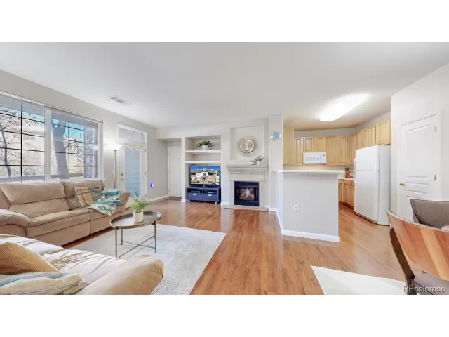 MLS: 4176106 Condo For Sale