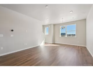 Photo #5: 4192554 Listing