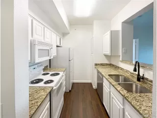 Photo #5: 4193103 Listing 