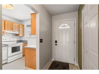 Photo #6: 4195003 Listing