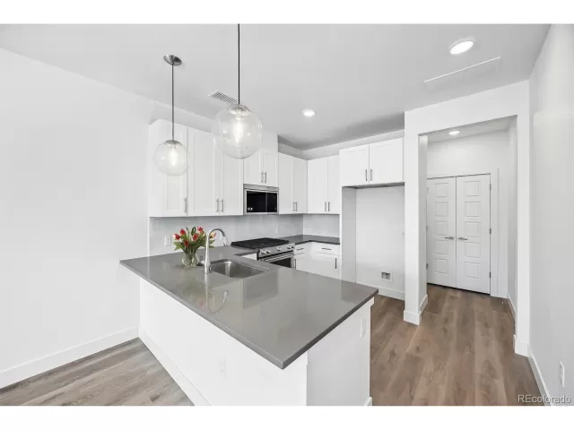MLS: 4196862 Condo For Sale
