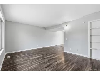 Photo #5: 4201037 Listing 