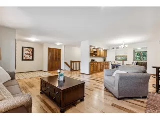 Photo #5: 4208595 Listing