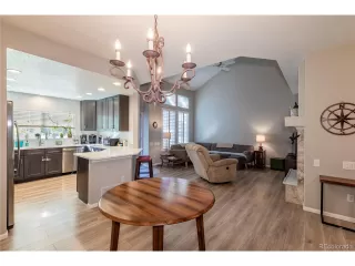 Photo #5: 4209918 Listing