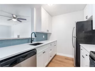 Photo #3: 4210370 Listing