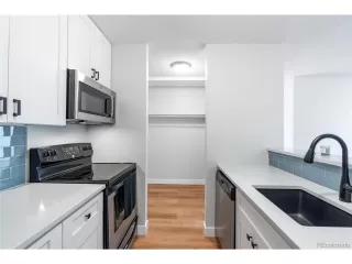 Photo #4: 4210370 Listing