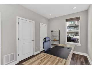 Photo #6: 4222840 Listing