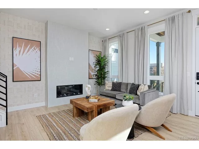 MLS: 4224020 Condo For Sale