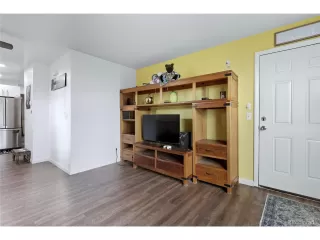 Photo #6: 4224318 Listing