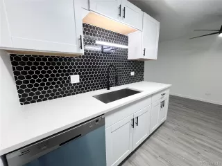 Photo #2: 4228785 Listing