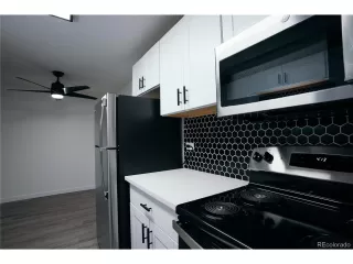 Photo #4: 4228785 Listing