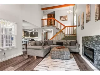 Photo #2: 4230333 Listing 