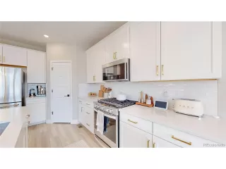 Photo #5: 4236301 Listing