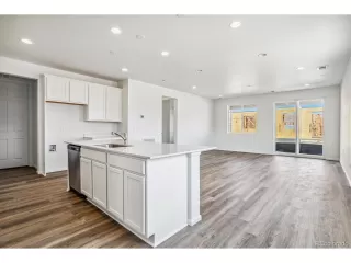 Photo #5: 4239685 Listing
