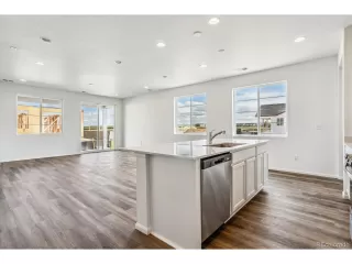 Photo #6: 4239685 Listing