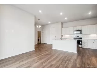 Photo #6: 4244454 Listing