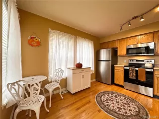 Photo #5: 4247885 Listing