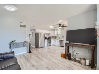 Photo #2: 4248233 Listing 