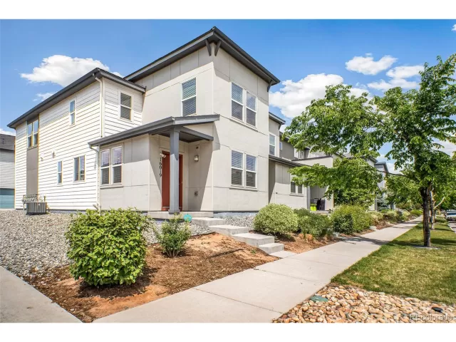 MLS: 4248898 Condo For Sale