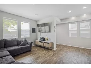 Photo #4: 4248898 Listing