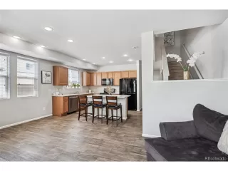 Photo #6: 4248898 Listing