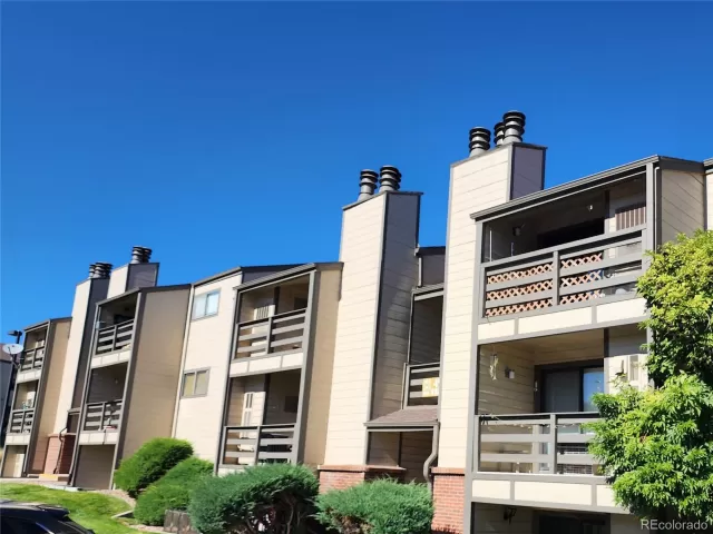 MLS: 4249410 Condo For Sale