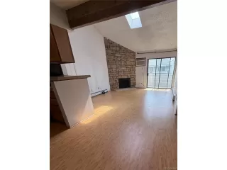 Photo #5: 4249572 Listing