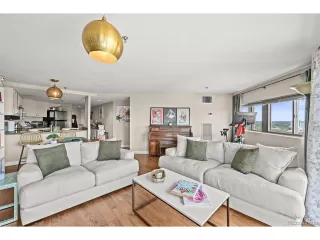 Photo #4: 4256393 Listing