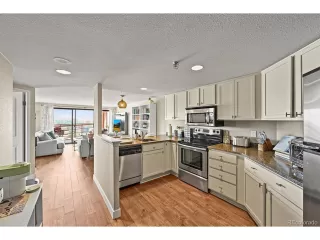 Photo #6: 4256393 Listing