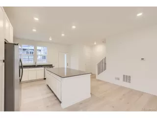 Photo #3: 4257062 Listing