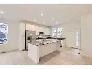 Photo #4: 4257062 Listing