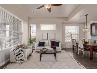 Photo #5: 4260343 Listing