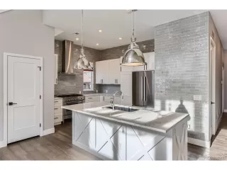 Photo #4: 4260863 Listing