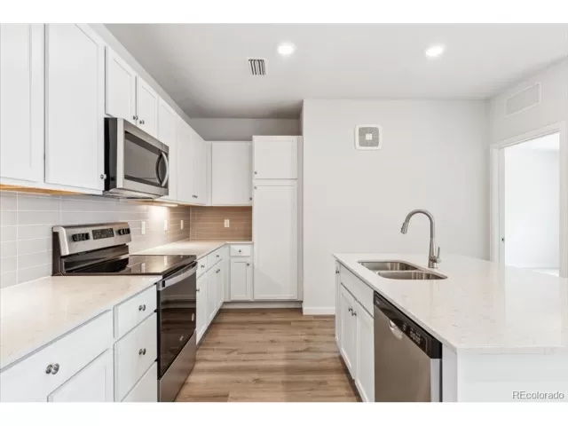 MLS: 4261962 Condo For Sale