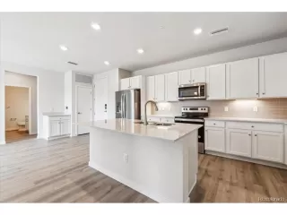 Photo #2: 4261962 Listing 