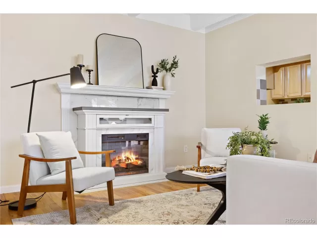 MLS: 4265937 Condo For Sale