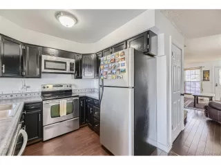 Photo #6: 4266742 Listing