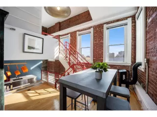 Photo #5: 4266924 Listing