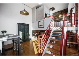 Photo #6: 4266924 Listing