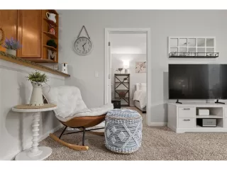 Photo #4: 4267880 Listing