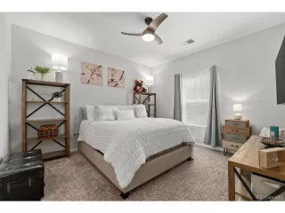 Photo #5: 4267880 Listing