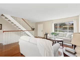 Photo #5: 4269669 Listing 