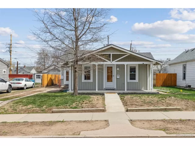 MLS: 4270551 Condo For Sale