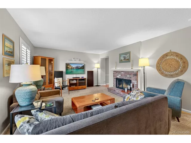 MLS: 4271107 Condo For Sale