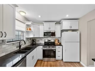 Photo #2: 4271107 Listing