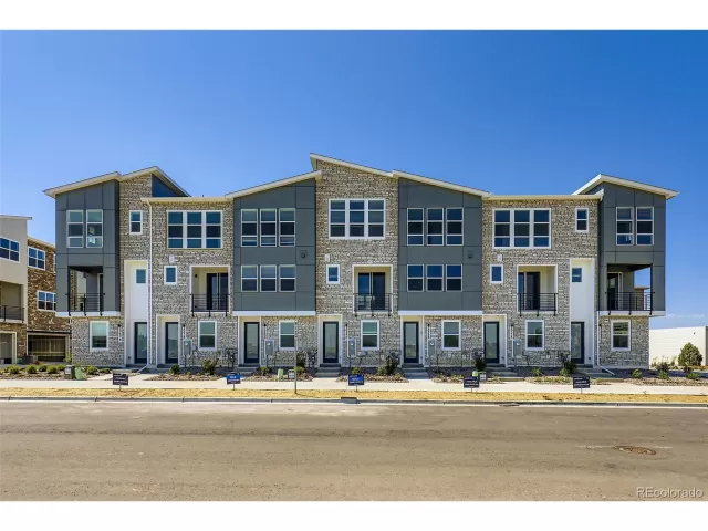 MLS: 4271433 Condo For Sale