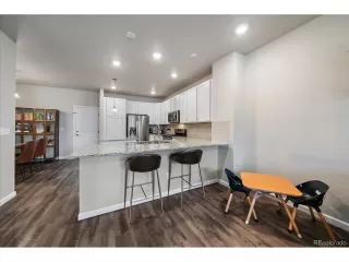 Photo #6: 4271664 Listing 