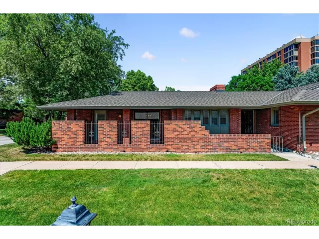 MLS: 4271944 Condo For Sale